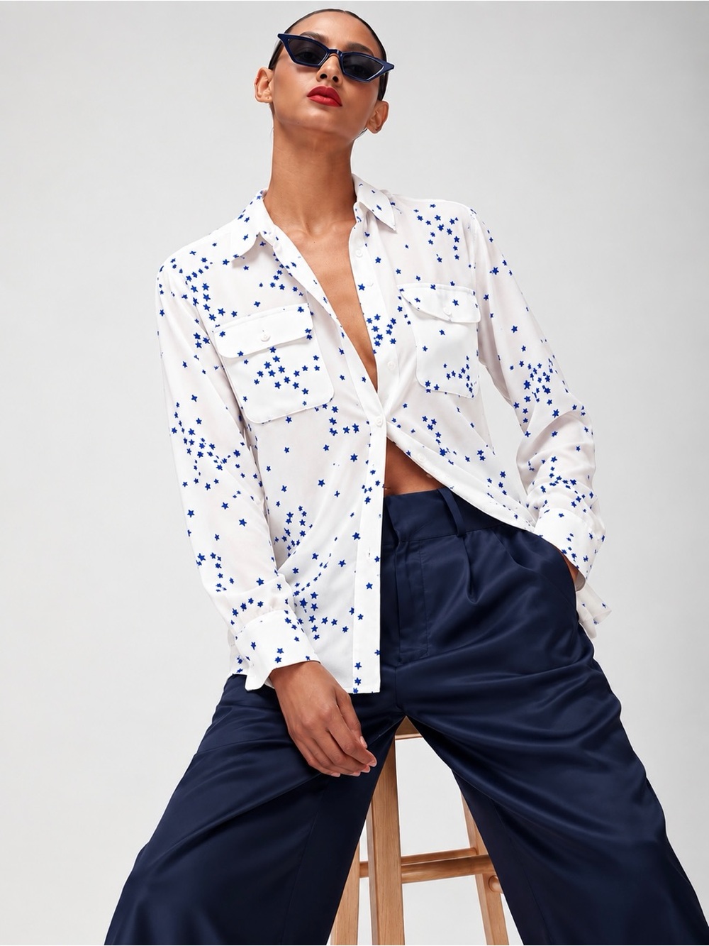 Equipment Silk White Button-Down Shirt with Blue Star Print Size Medium